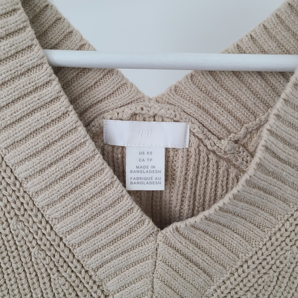 H&M Ribbed Knit Vest - Picture 3 of 7